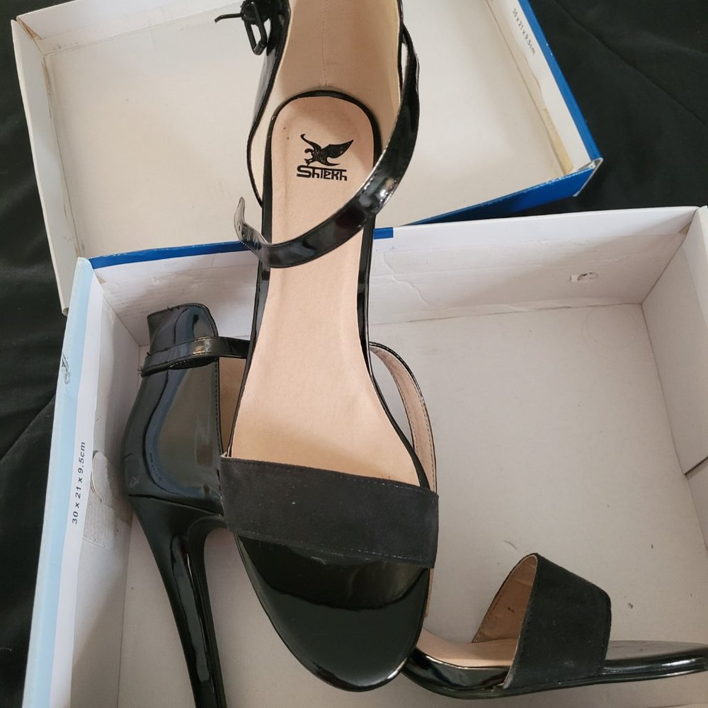 Heels - Picture 2 of 3